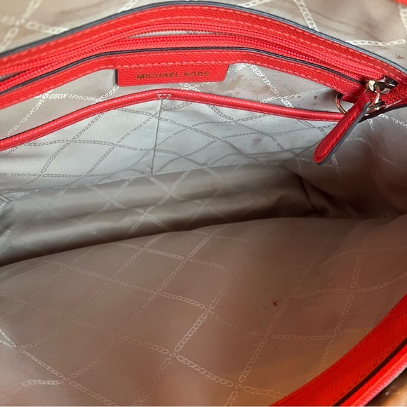 Michael Kors Voyager Large Saffiano Leather Tote - Picture 13 of 14